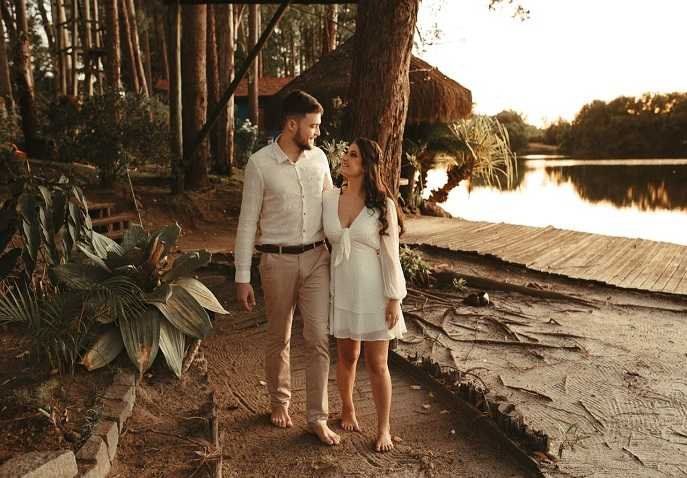 A romantic couple walking near a lakeside cabin during a relaxing Valentine’s wellness retreat